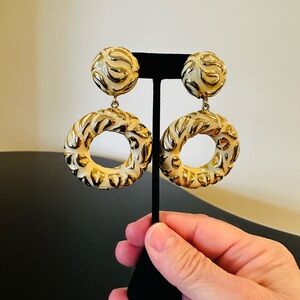 ESCADA 80’S VINTAGE COUTURE LUXURY AUTHENTIC RUNWAY GLAM ENAMEL HOOP EARRINGS